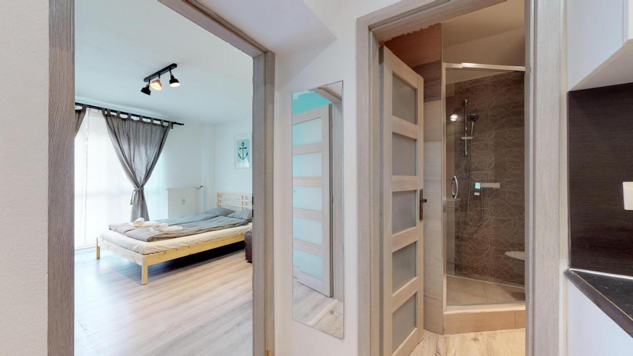 Studio Steps From Nivy & Main Bus Station Bratislava Ngoại thất bức ảnh