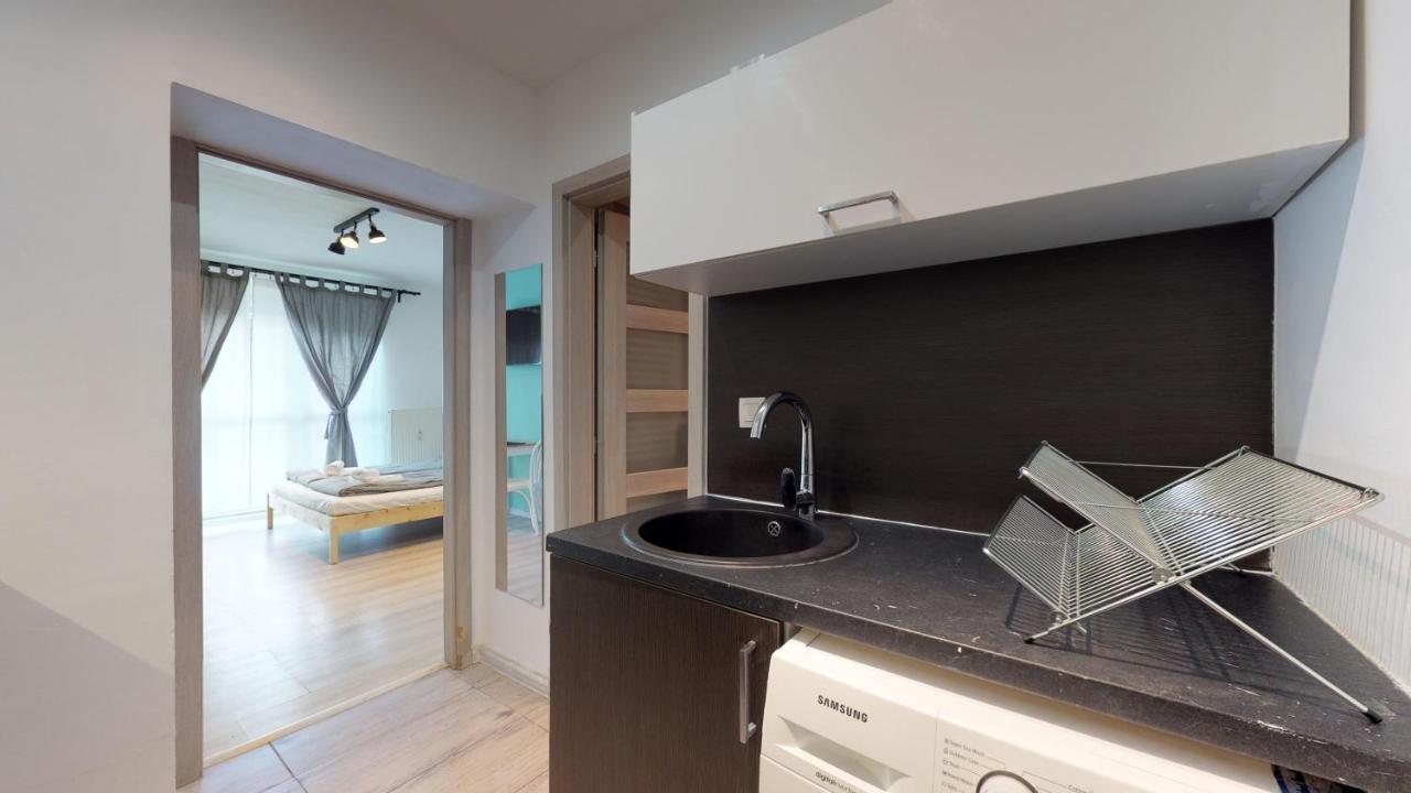 Studio Steps From Nivy & Main Bus Station Bratislava Ngoại thất bức ảnh